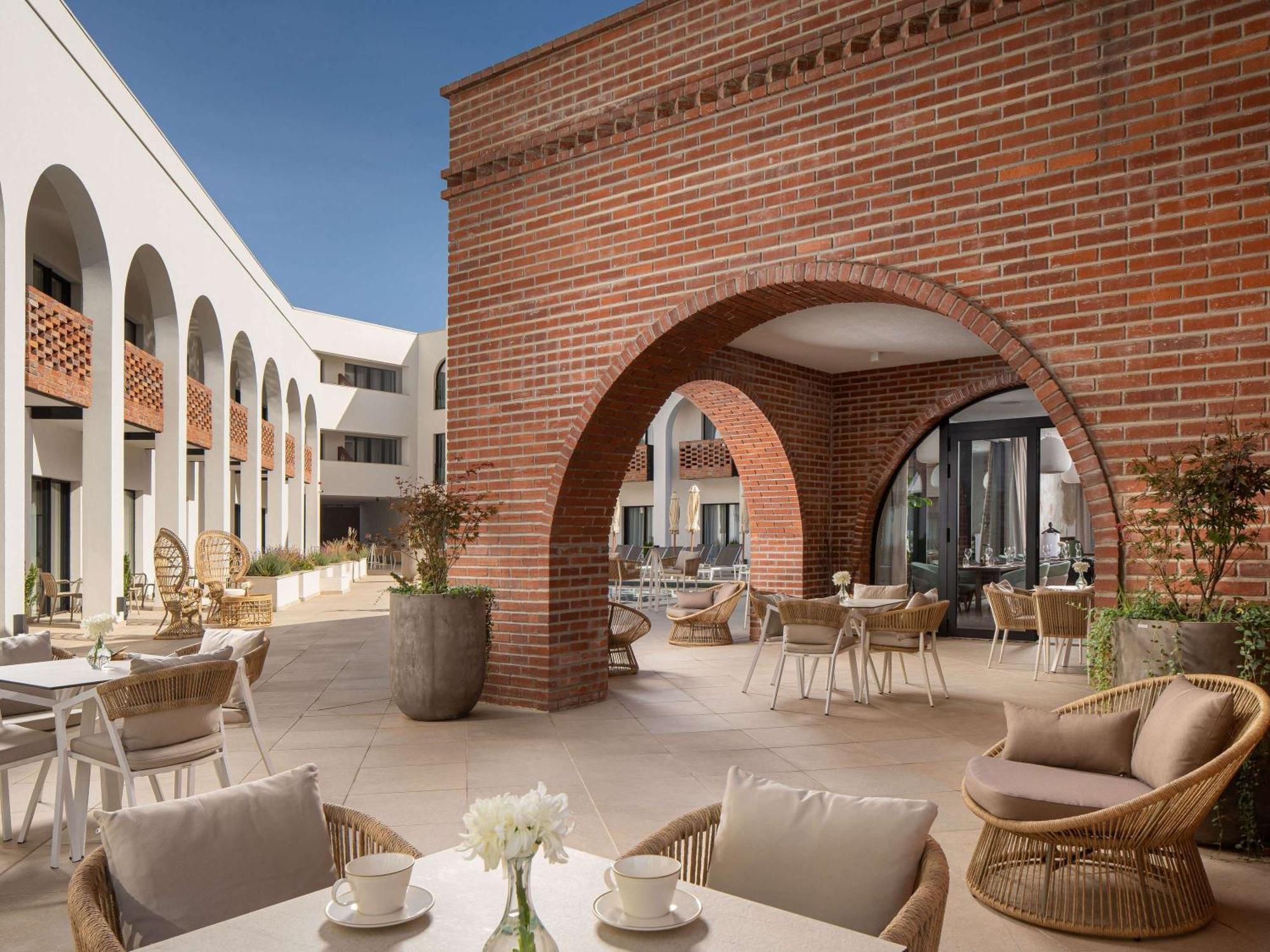 Mercure Conacul Cozieni ブカレスト エクステリア 写真